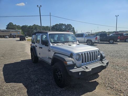 Used 2022 Jeep Wrangler Unlimited Sport AWD/4WD image 3