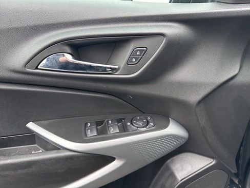 Used 2025 Chevrolet Trax RS w/ Driver Confidence Package FWD image 15