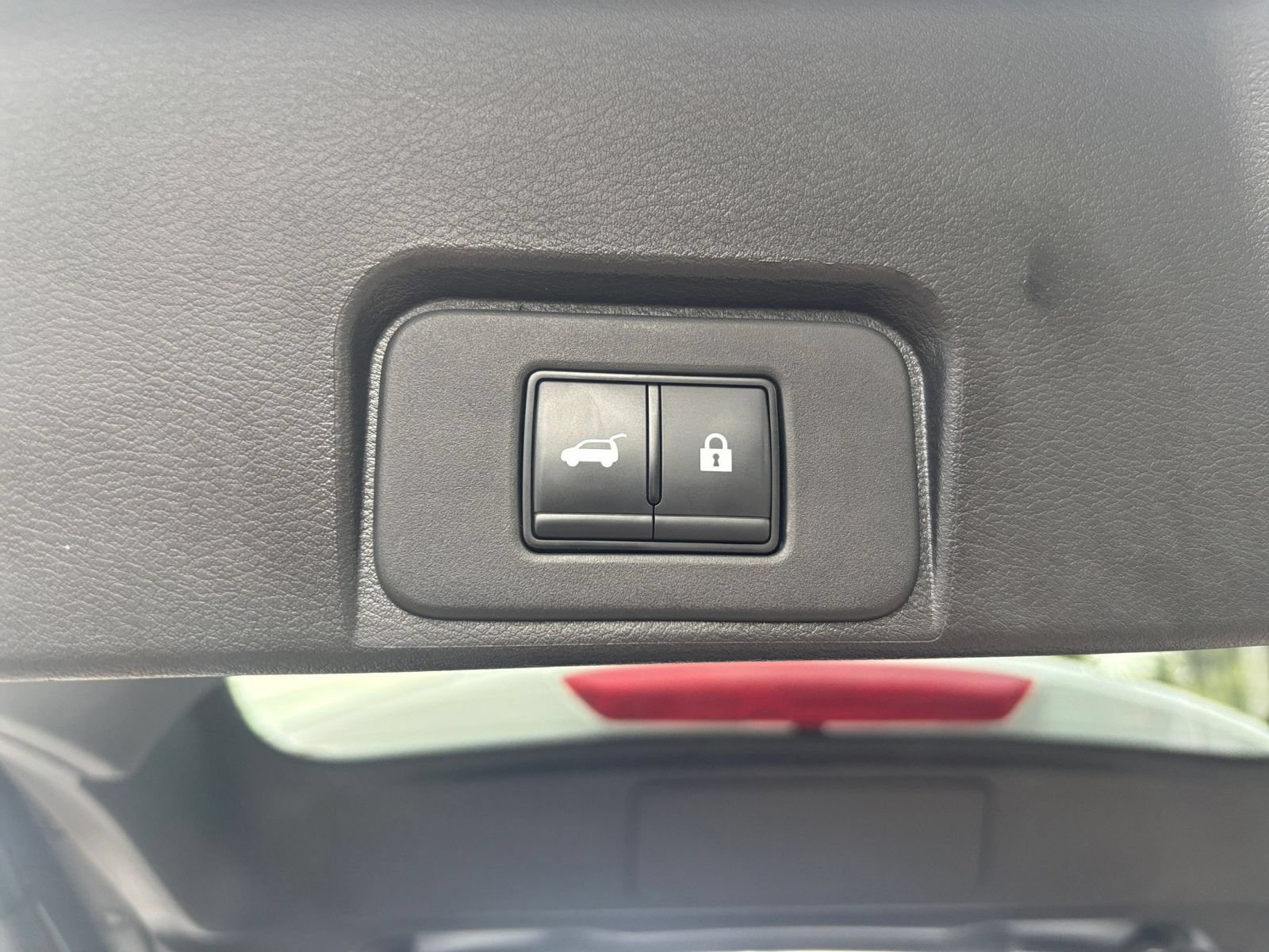 Used 2025 Nissan Rogue SV AWD/4WD image 21