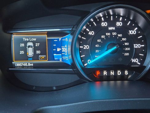 Used 2017 Ford Explorer XLT w/ Equipment Group 202A AWD/4WD image 15