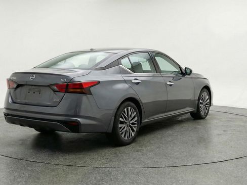 Used 2025 Nissan Altima 2.5 SV image 9