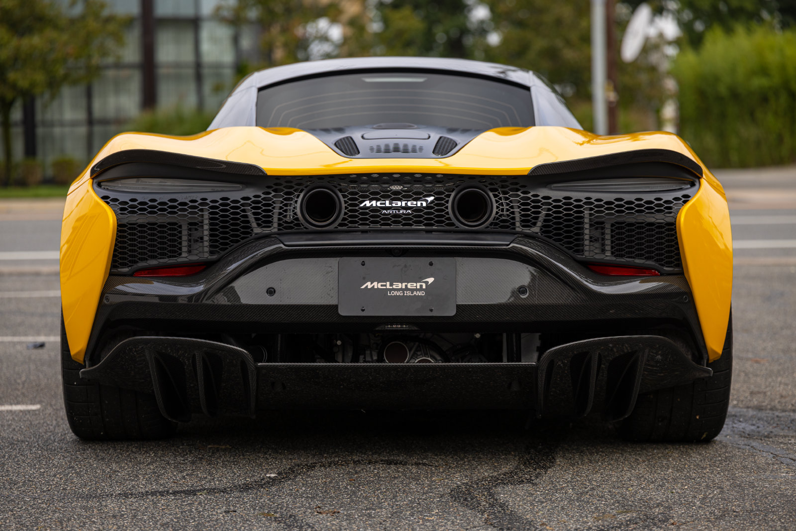 Used 2023 McLaren Artura RWD image 5