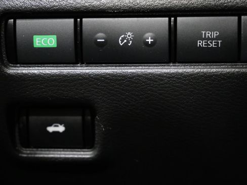 Used 2025 Nissan Sentra SV FWD image 14