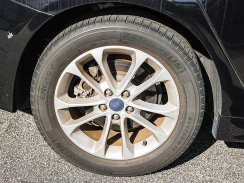 Used 2020 Ford Fusion SE image 12