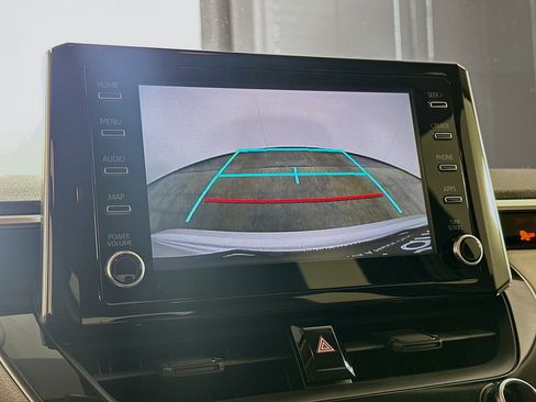 Used 2020 Toyota Corolla LE FWD image 22