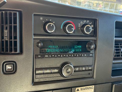 Used 2017 Chevrolet Express 2500 image 25