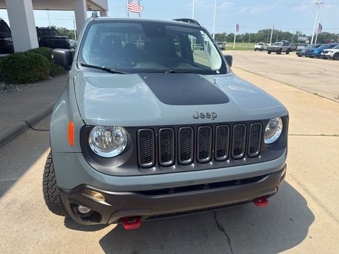 Used 2017 Jeep Renegade Trailhawk w/ Premium Trailhawk Package AWD/4WD image 9