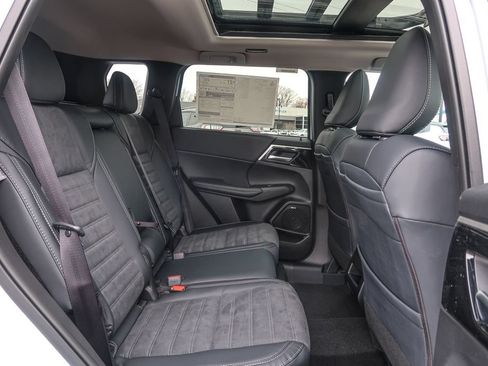 New 2026 Mitsubishi Outlander AWD image 16