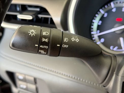 Used 2022 Toyota Highlander XLE AWD/4WD image 28