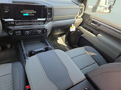 New 2026 Chevrolet Silverado 2500 ZR2 image 11