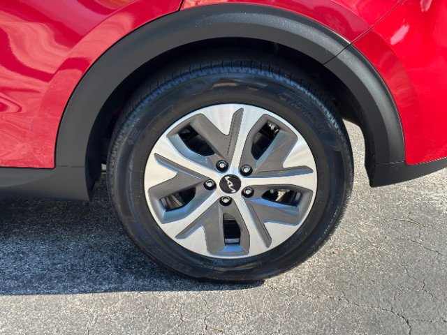 Used 2022 Kia Niro EX FWD image 10