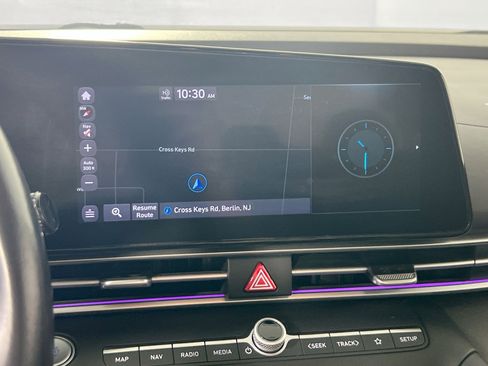 Used 2021 Hyundai Elantra Limited image 13