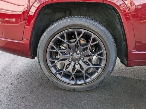 Used 2025 Jeep Grand Cherokee L Summit AWD/4WD image 13