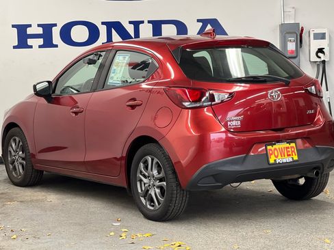 Used 2020 Toyota Yaris XLE image 5