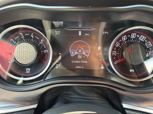 Used 2022 Dodge Challenger SXT RWD image 15