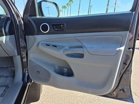 Used 2011 Toyota Tacoma 4x4 Double Cab image 32