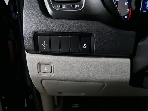 Used 2019 Kia Sedona LX FWD image 26