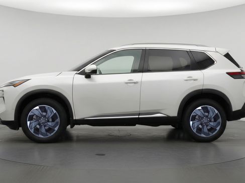 Used 2025 Nissan Rogue SV FWD image 5