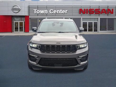 Used 2024 Jeep Grand Cherokee Limited w/ Black Appearance Package RWD image 2