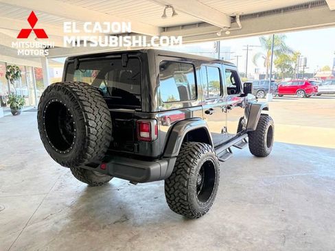 Used 2018 Jeep Wrangler Unlimited Sahara w/ Uconnect 4C Nav & Sound Group AWD/4WD image 3