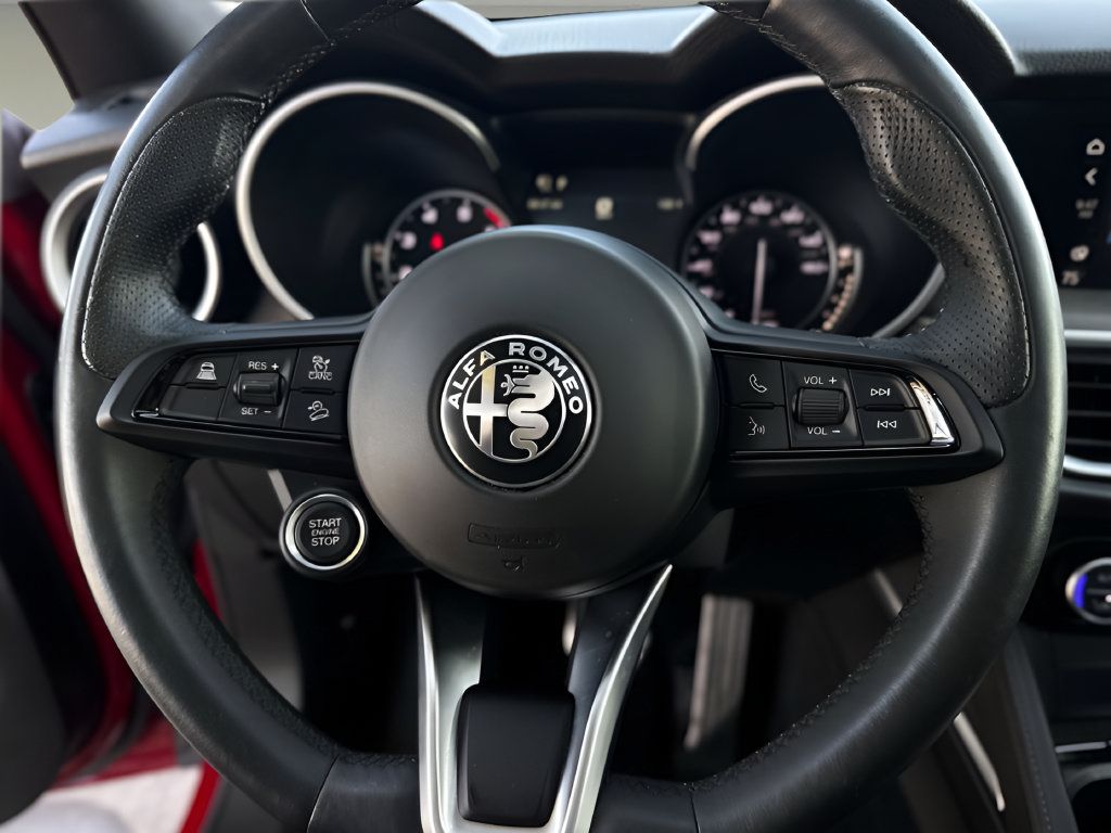 Used 2022 Alfa Romeo Stelvio Ti AWD/4WD image 11