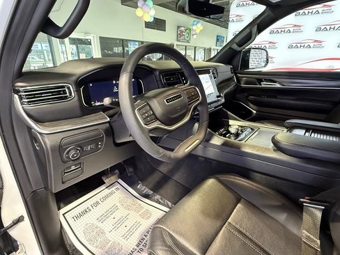 Used 2024 Jeep Wagoneer L Series II w/ Flexible Seating Group AWD/4WD image 29