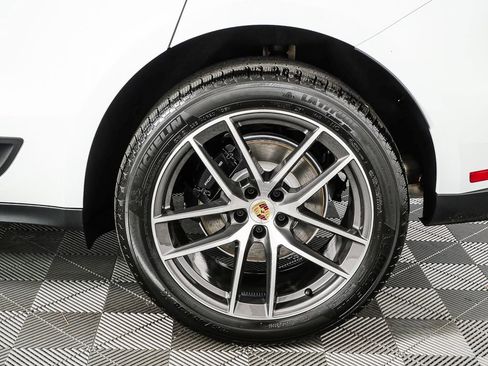 New 2026 Porsche Macan image 40