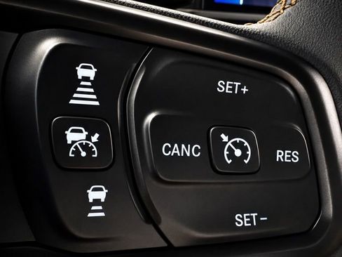 Used 2024 Jeep Wrangler Unlimited Sahara w/ Technology Group AWD/4WD image 32