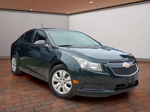 Used 2014 Chevrolet Cruze LS FWD image 3