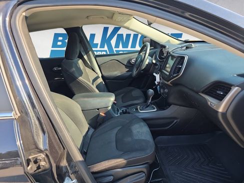 Used 2015 Jeep Cherokee Latitude FWD image 15
