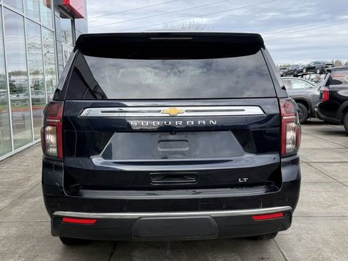 Used 2022 Chevrolet Suburban LT w/ LT Signature Package image 6