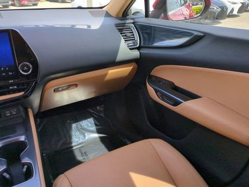 Certified 2024 Lexus NX 250 FWD image 16