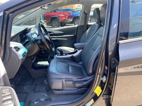 Used 2018 Chevrolet Bolt Premier w/ Driver Confidence II Package FWD image 9