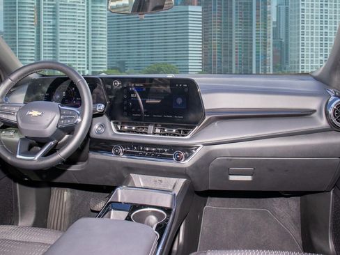 Used 2025 Chevrolet Equinox LT image 19