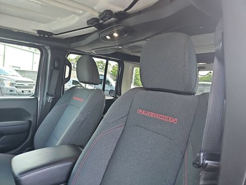 Used 2025 Jeep Wrangler Unlimited Rubicon AWD/4WD image 17