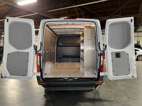 Used 2025 Mercedes-Benz Sprinter 2500 image 17