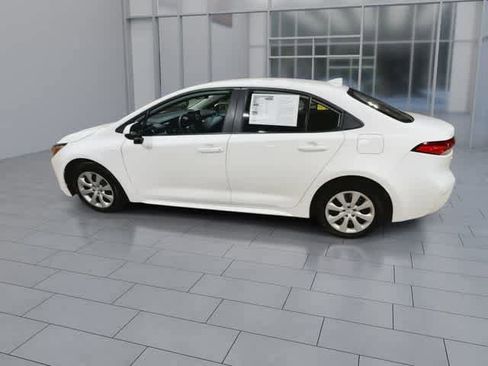 Used 2025 Toyota Corolla LE FWD image 6