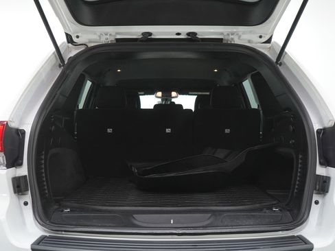 Used 2020 Jeep Grand Cherokee Laredo AWD/4WD image 17