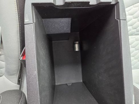 Used 2018 Chevrolet Equinox LS FWD image 24