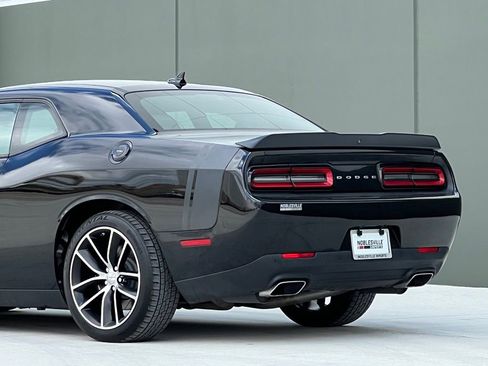 Used 2016 Dodge Challenger R/T Scat Pack w/ Leather Interior Group RWD image 9
