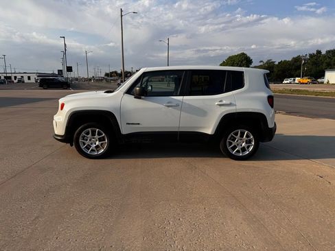 Used 2023 Jeep Renegade Latitude AWD/4WD image 7