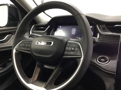 Used 2023 Jeep Grand Cherokee L Limited w/ Black Appearance Package image 41