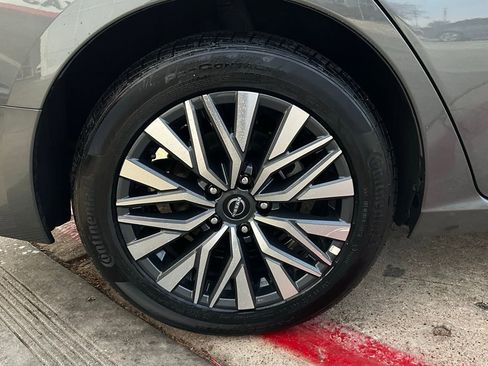 Used 2025 Nissan Altima 2.5 SV image 9