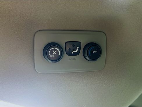 Used 2011 Toyota Sienna LE image 25