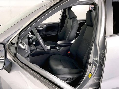 Used 2024 Toyota RAV4 SE image 35
