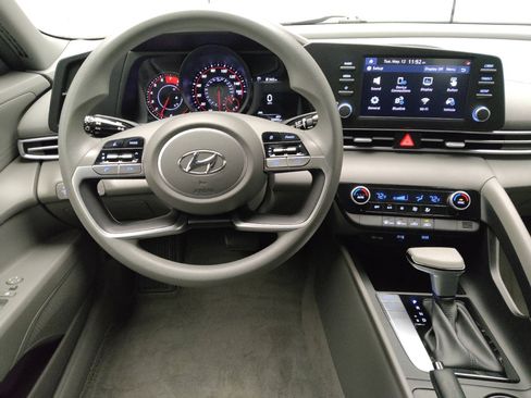 Used 2023 Hyundai Elantra SEL FWD image 22