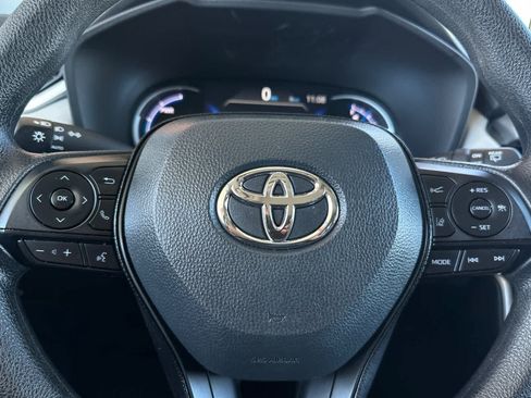 Used 2024 Toyota RAV4 XLE AWD/4WD image 25
