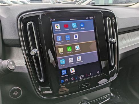 Used 2025 Volvo XC40 B5 Ultra w/ Climate Package image 15