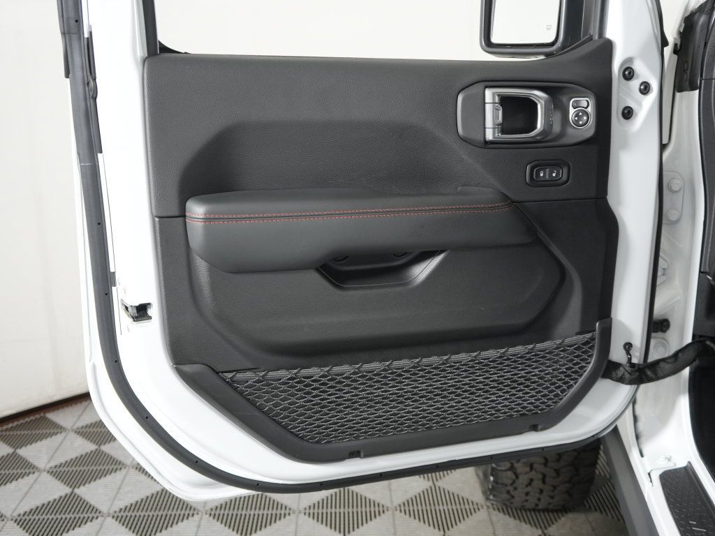 Used 2025 Jeep Wrangler Unlimited Rubicon AWD/4WD image 36