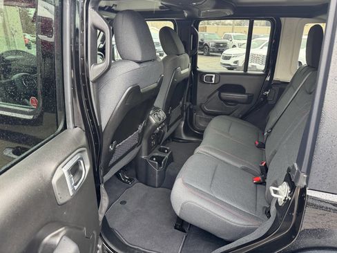 Used 2024 Jeep Wrangler Unlimited Rubicon w/ XTREMEE 35" Tire Package image 10